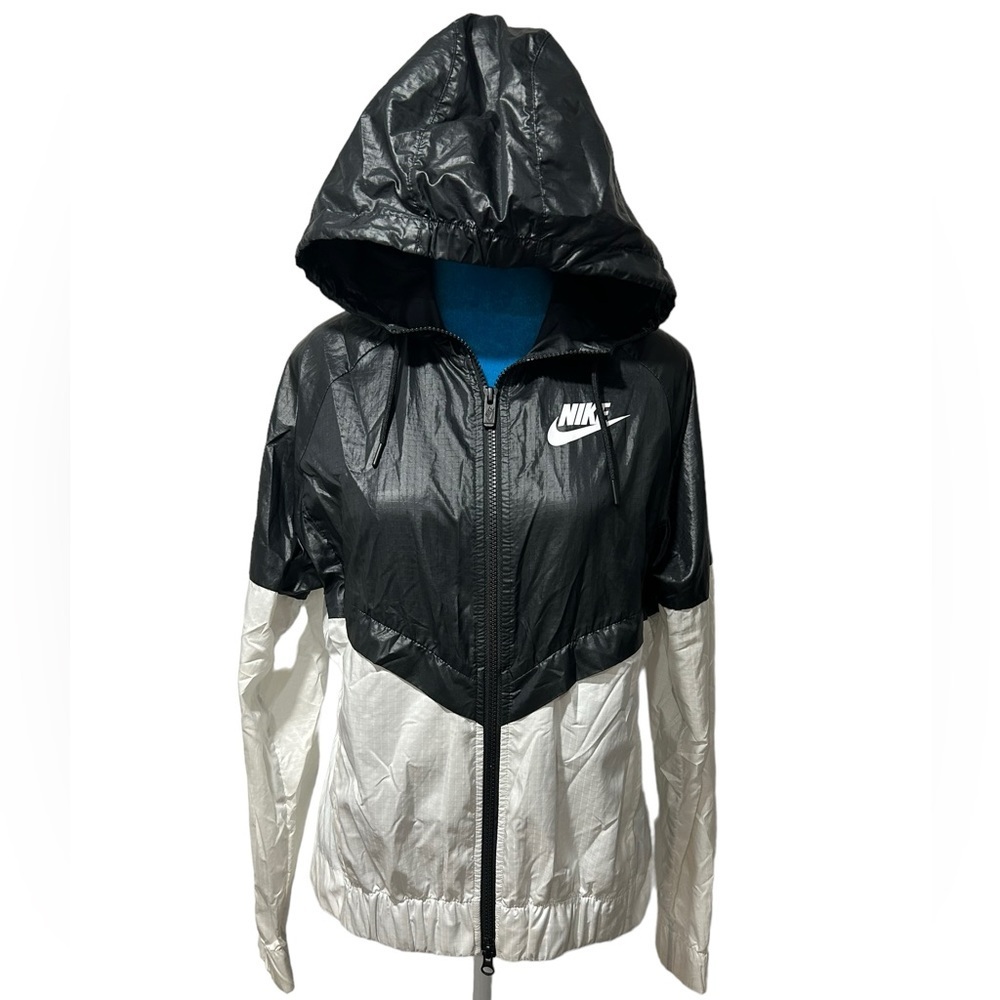 NIKE Windbreaker Jacket | NIKE black and white color block jacket | Nike Coat